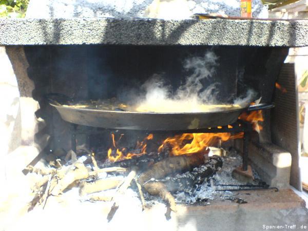 Dampfende Paella