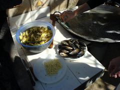 Paella putzen und Zutaten