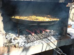 Bratwürste/Salchichas unter der Paella