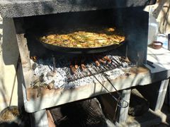 Bratwürste/Salchichas und Paella