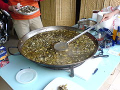 Muscheln zur Fideuá kochen
