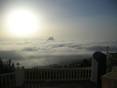 Über den Wolken... darunter die Spitze des Penion Ifach