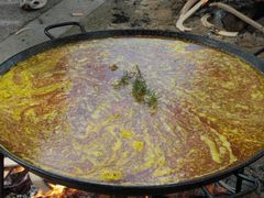 Sarfan und Rosmarin in der Paella