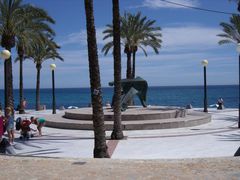 albir modernes denkmal am strand