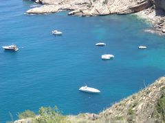 altea bootein der bucht vor anker