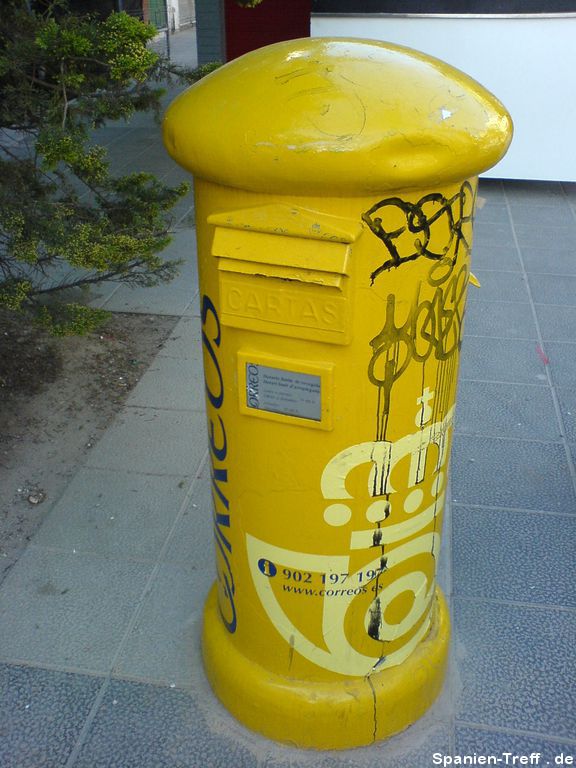 Spanischer Briefkasten mit Graffiti