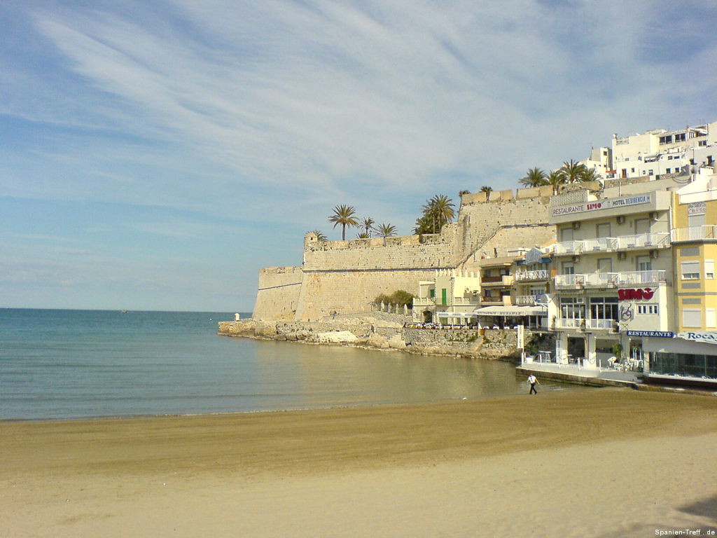Strand und Stadtmauern von Peñíscola