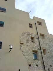 Moderne und originale Fassade und Mauer von Peñíscola