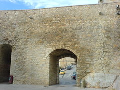 Stadtmauer und Durchgang in Peñíscola