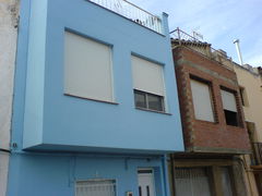 Blaues Haus + Unfertiges Haus
