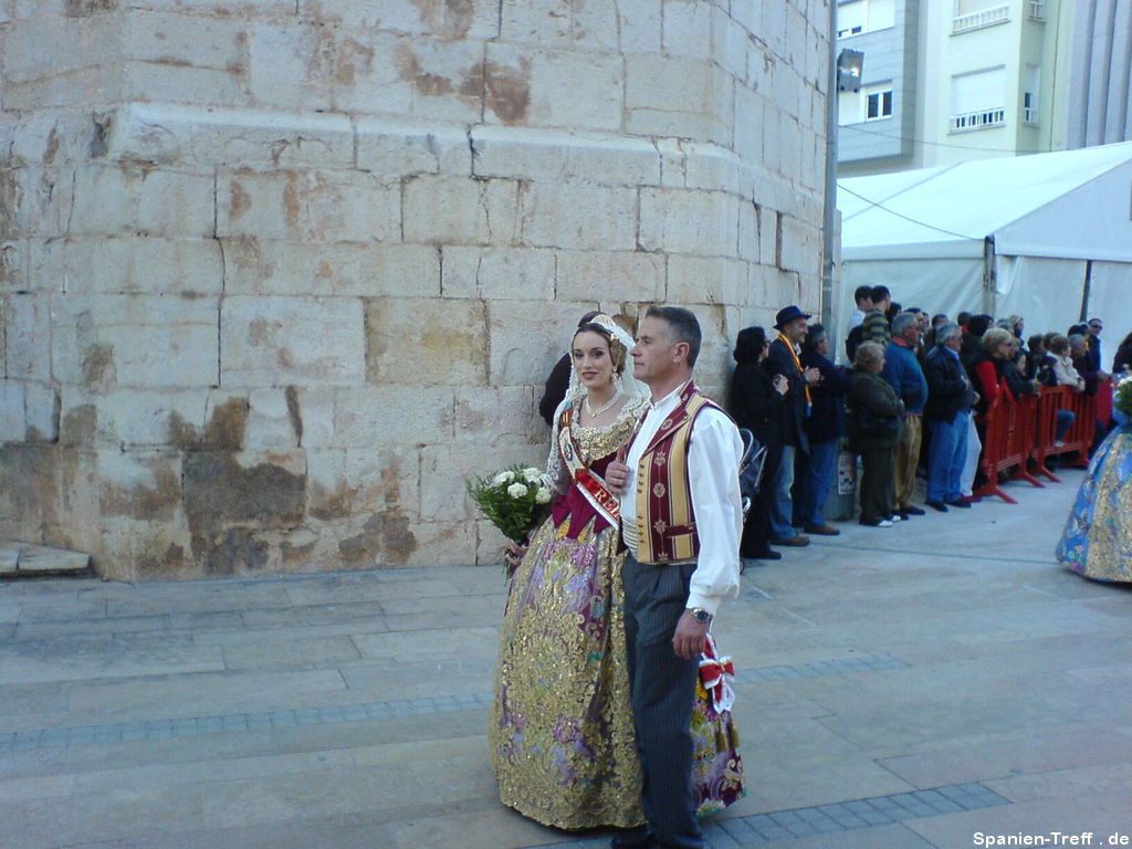 Mann und Frau in traditioneller, spanischer Tracht.