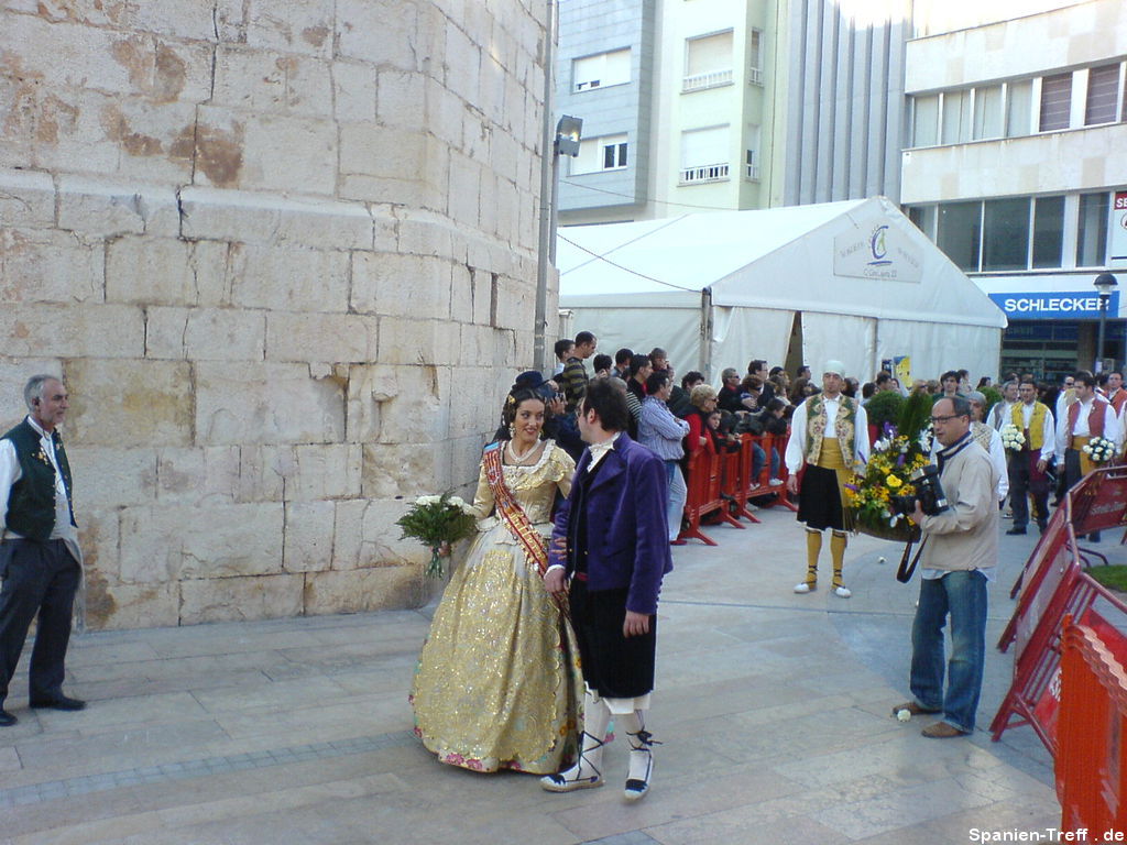 Mann und Frau in traditioneller, spanischer Tracht.