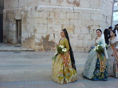 Frau in traditioneller, spanischer Tracht