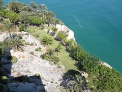 Blick von oben auf den Garten von Papa Luna in Peñíscola