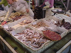 Fischstand in der Markthalle