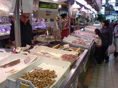 Fischstand in der Markthalle