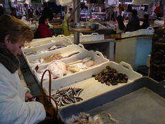 Fischstand in der Markthalle