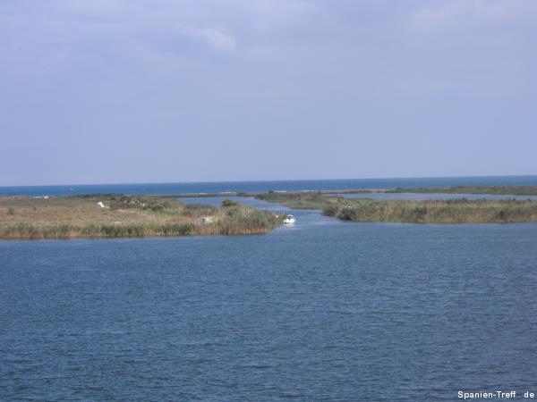 Boote am Mündungsufer des Ebro