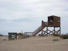 Aussichtsturm am Strand und Naturschutzgebiet