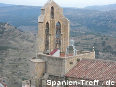 Kirchturm mit Glocken in Morella,